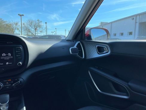 Used 2025 Kia Soul LX w/ LX Technology Package image 33