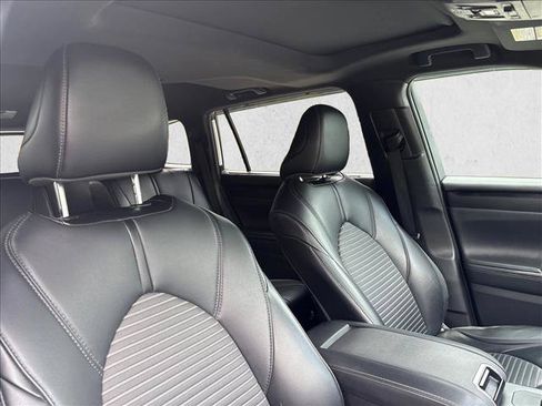 Used 2021 Toyota Highlander XSE FWD image 24
