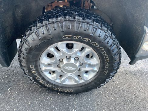 Used 2020 Chevrolet Silverado 2500 LT w/ All Star Edition image 12