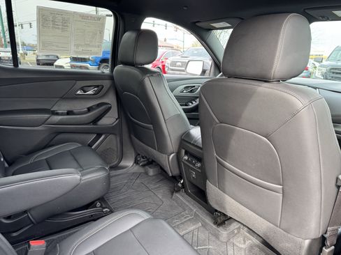 Used 2023 Chevrolet Traverse LT image 37