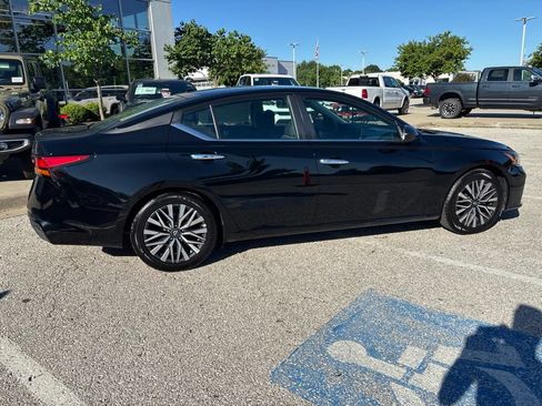 Used 2025 Nissan Altima 2.5 SV FWD image 29