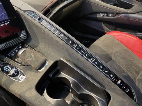 Used 2022 Chevrolet Corvette Stingray Premium Cpe w/ Z51 Performance Package RWD image 34