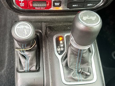 Used 2023 Jeep Wrangler Unlimited Rubicon 4xe w/ Cold Weather Group AWD/4WD image 18