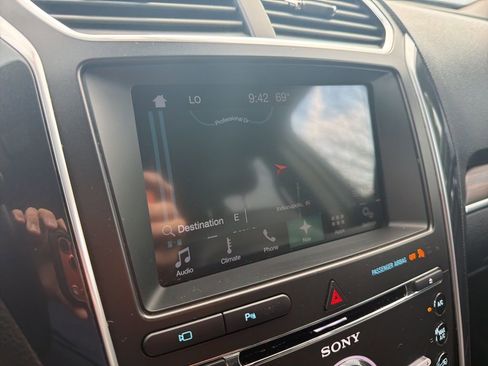 Used 2017 Ford Explorer Limited image 29