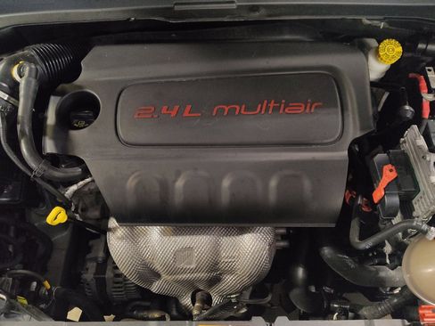 Used 2018 Jeep Renegade Altitude FWD image 30