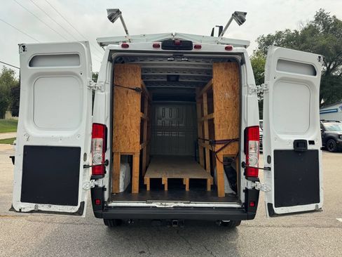 Used 2023 RAM ProMaster 3500 w/ Premium Appearance Group FWD image 11