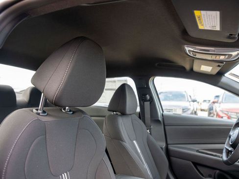 New 2025 Hyundai Elantra SEL image 12