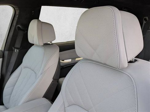 Used 2025 BMW X7 xDrive40i w/ M Sport Package AWD/4WD image 14