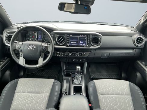 Used 2020 Toyota Tacoma TRD Sport image 12