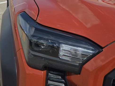 Certified 2025 Toyota Tacoma TRD Off-Road AWD/4WD image 8