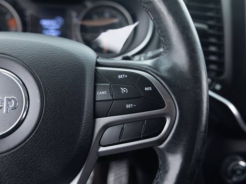 Used 2019 Jeep Cherokee Latitude Plus w/ Cold Weather Group FWD image 38