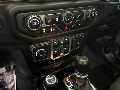 Used 2020 Jeep Wrangler Unlimited Sport S AWD/4WD image 19