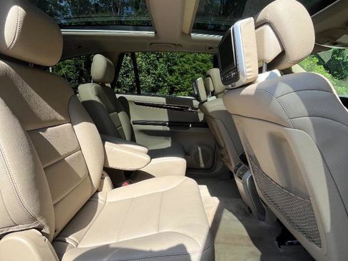 Used 2011 Mercedes-Benz R 350 4MATIC image 36