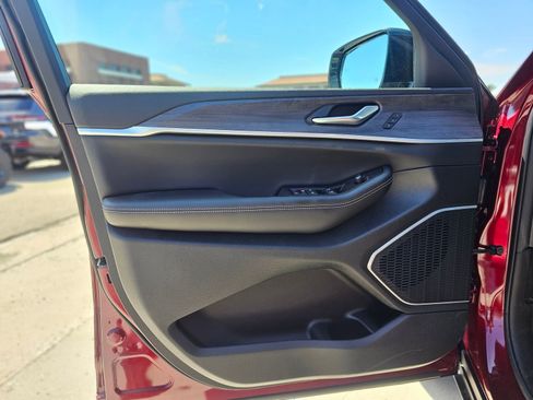 New 2026 Jeep Grand Cherokee L Limited RWD image 18