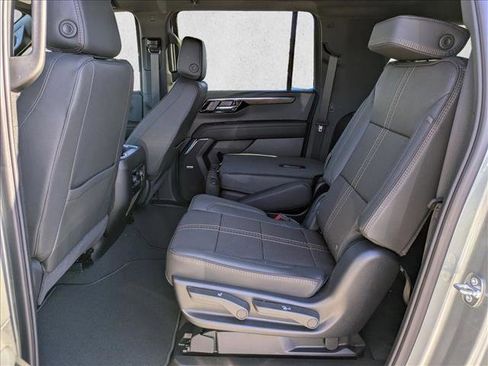 New 2026 Chevrolet Suburban High Country image 13