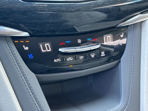 Used 2021 Cadillac XT6 Premium Luxury image 22