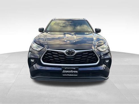 Used 2021 Toyota Highlander XLE image 2