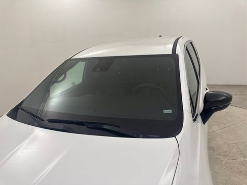 Used 2025 Chrysler Pacifica Select FWD image 13