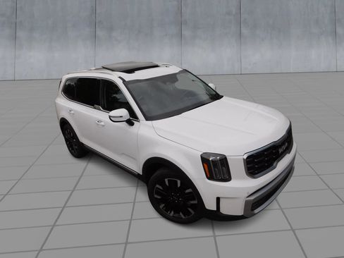 Used 2024 Kia Telluride AWD image 2
