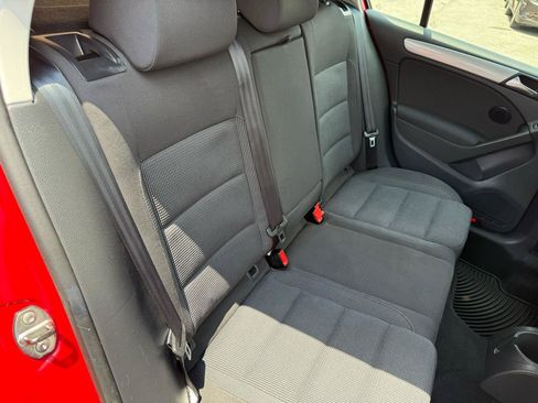 Used 2011 Volkswagen Golf 4-Door FWD image 8