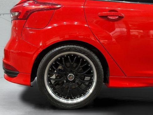 Used 2016 Ford Focus ST image 35