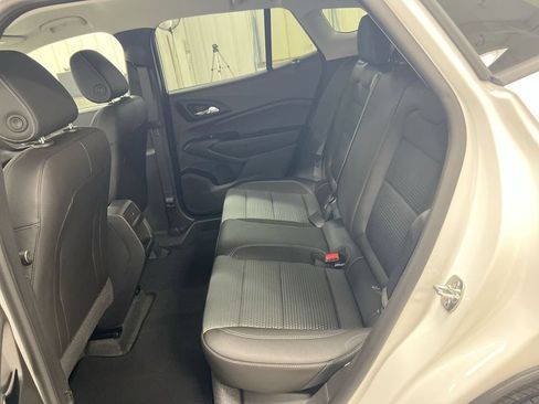 Used 2025 Chevrolet Trax LT w/ LT Convenience Package FWD image 22