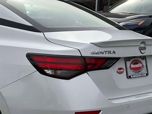 Certified 2024 Nissan Sentra SR w/ SR Premium Package image 9