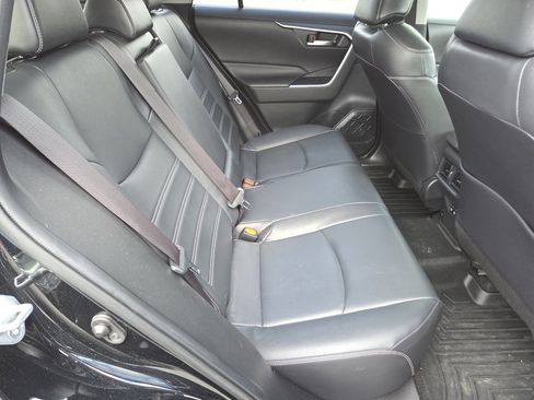 Used 2019 Toyota RAV4 XLE Premium FWD image 20