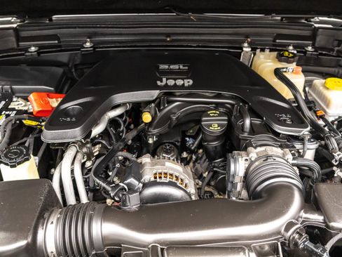 Used 2019 Jeep Wrangler Unlimited Sahara w/ Dual Top Group image 43