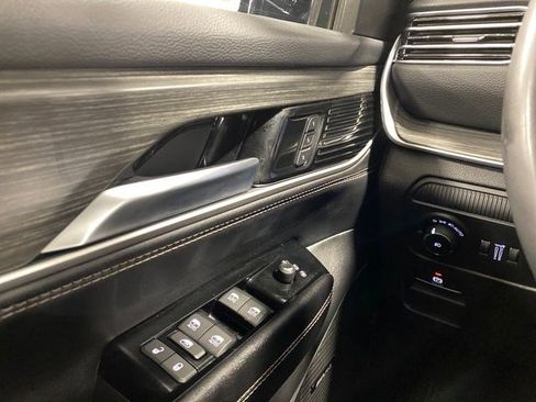Used 2024 Jeep Wagoneer Series III AWD/4WD image 22