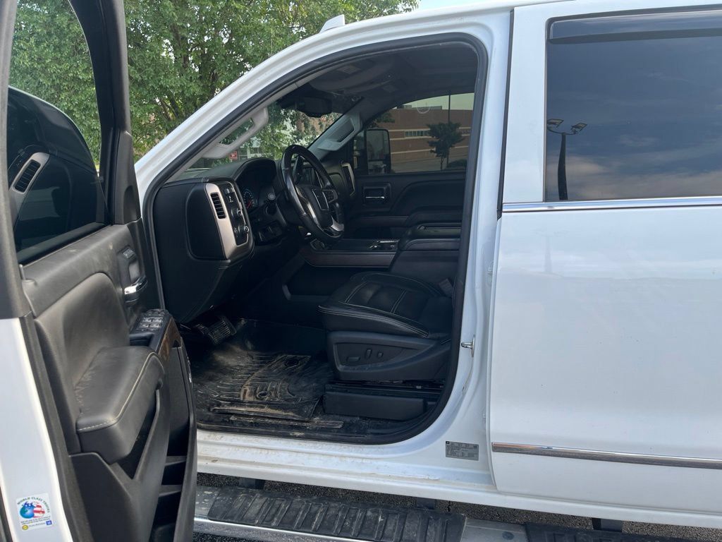 Used 2017 GMC Sierra 2500 Denali w/ Suspension Package, Off-Road AWD/4WD image 6