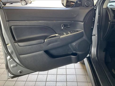 Used 2022 Mitsubishi Outlander Sport SE FWD image 2