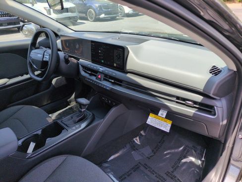 New 2025 Kia K4 LXS FWD image 43