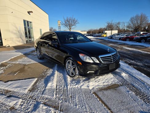 Used 2010 Mercedes-Benz E 550 4MATIC Sedan image 3