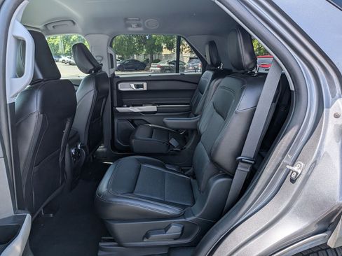 Used 2021 Ford Explorer Limited w/ Equipment Group 301A AWD/4WD image 28
