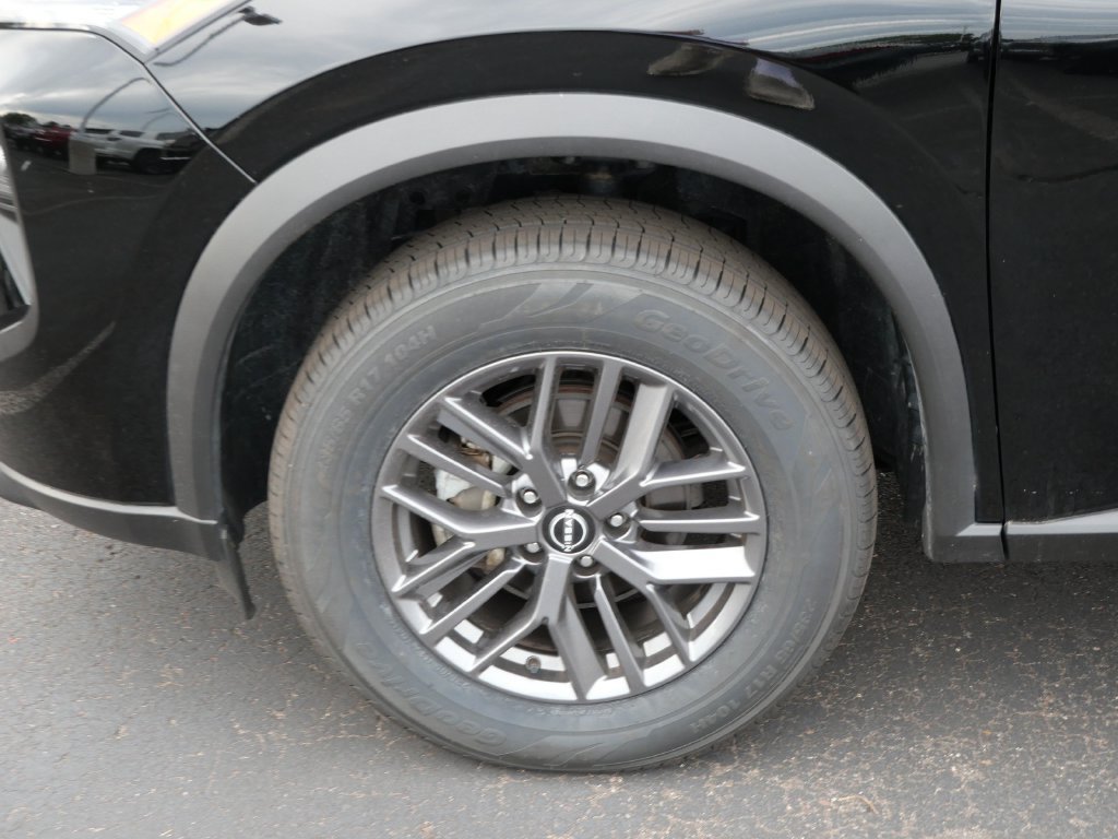 Used 2025 Nissan Rogue S AWD/4WD image 8