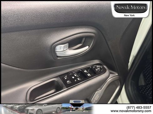 Used 2023 Jeep Renegade Limited AWD/4WD image 14