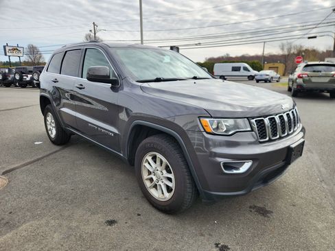 Used 2018 Jeep Grand Cherokee Laredo image 16