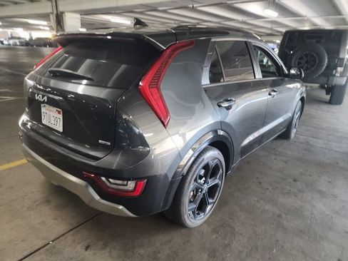 Used 2023 Kia Niro SX Touring FWD image 2