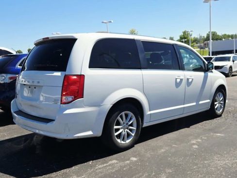 Used 2018 Dodge Grand Caravan SXT FWD image 3