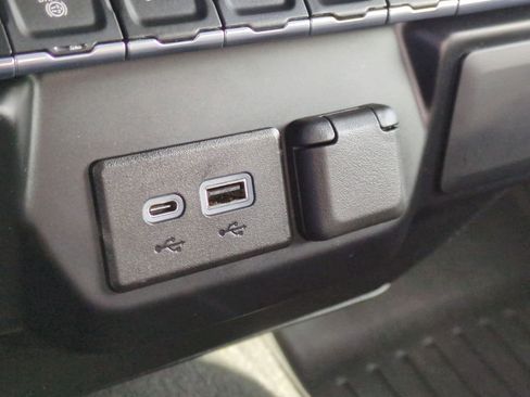 Used 2022 Chevrolet Silverado 2500 LT w/ Convenience Package image 29