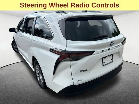 Used 2024 Toyota Sienna LE w/ LE Plus Package AWD/4WD image 7