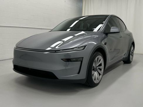 Used 2026 Tesla Model Y Long Range image 4
