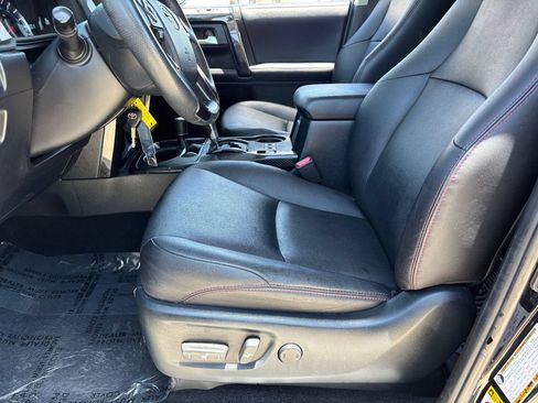 Used 2018 Toyota 4Runner TRD Off-Road Premium AWD/4WD image 17