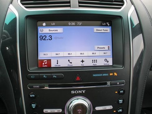 Used 2017 Ford Explorer Platinum image 25