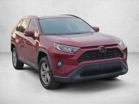 Used 2020 Toyota RAV4 XLE FWD image 3