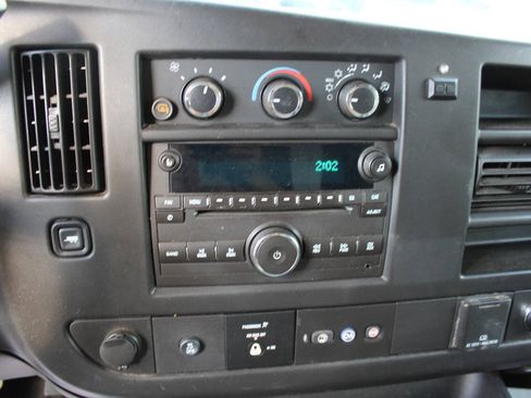 Used 2015 Chevrolet Express 3500 RWD image 14