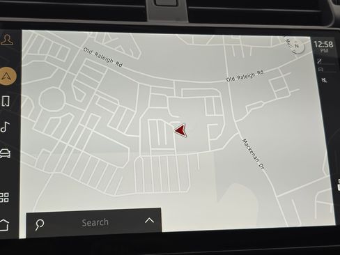 Certified 2025 Land Rover Discovery S image 23