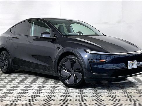 Used 2026 Tesla Model Y Long Range RWD image 11