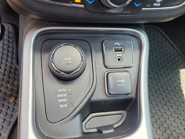 Used 2019 Jeep Compass Latitude w/ Popular Equipment Group AWD/4WD image 14